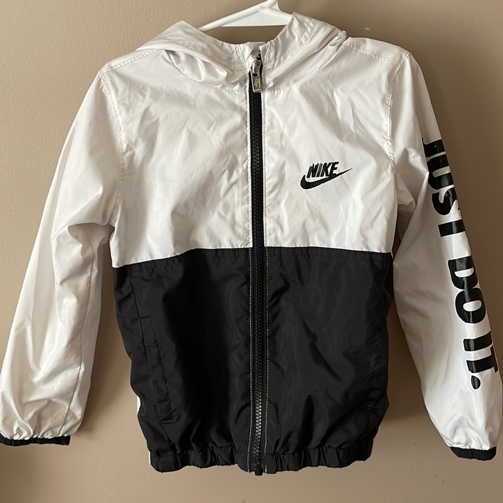 Nike boys wind breaker